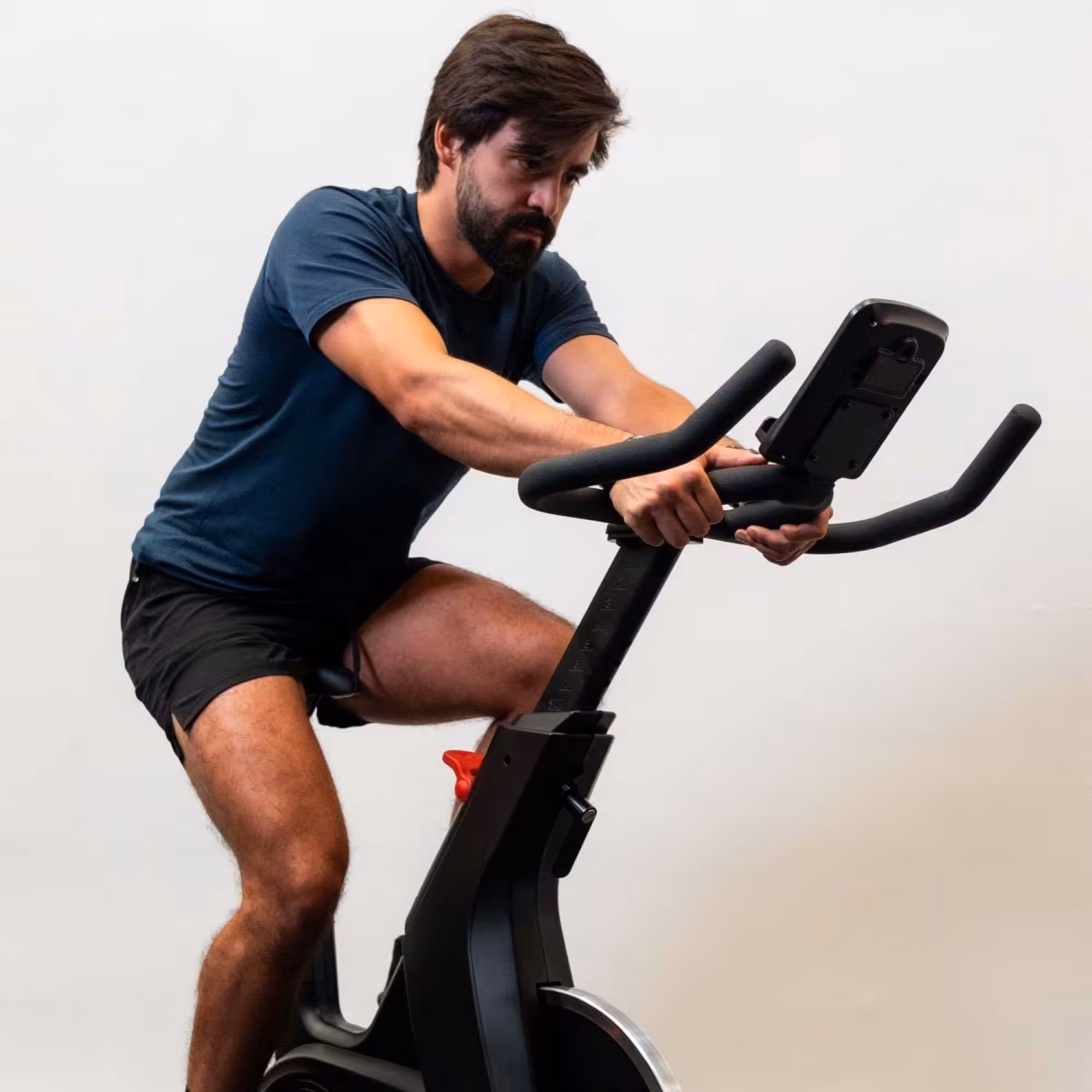 Bicicleta de spinning B599, disponible en Fiteq Guatemala