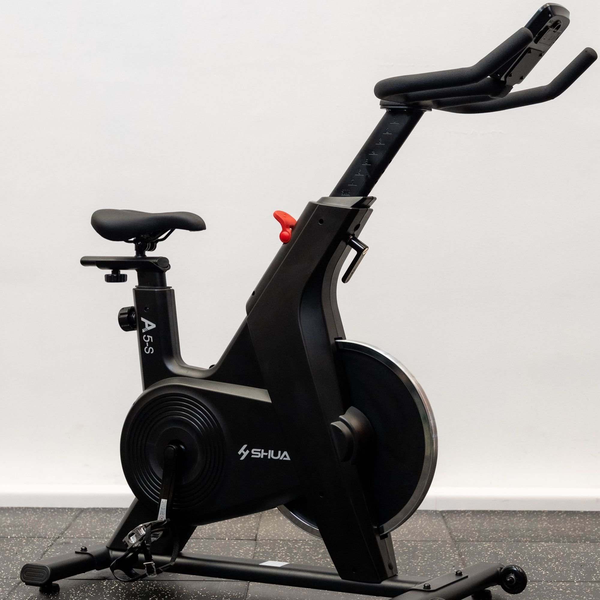 Bicicleta de spinning B599, disponible en Fiteq Guatemala
