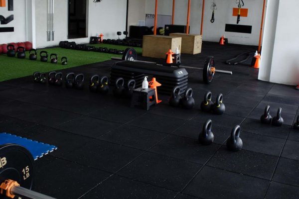 Proyectos Fiteq: Instalación de pisos modulares de caucho de 50x50 cm